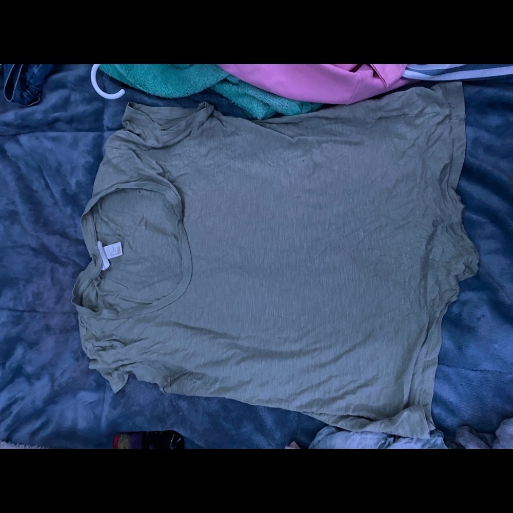loose fitting h&m t-shirt size L color army green